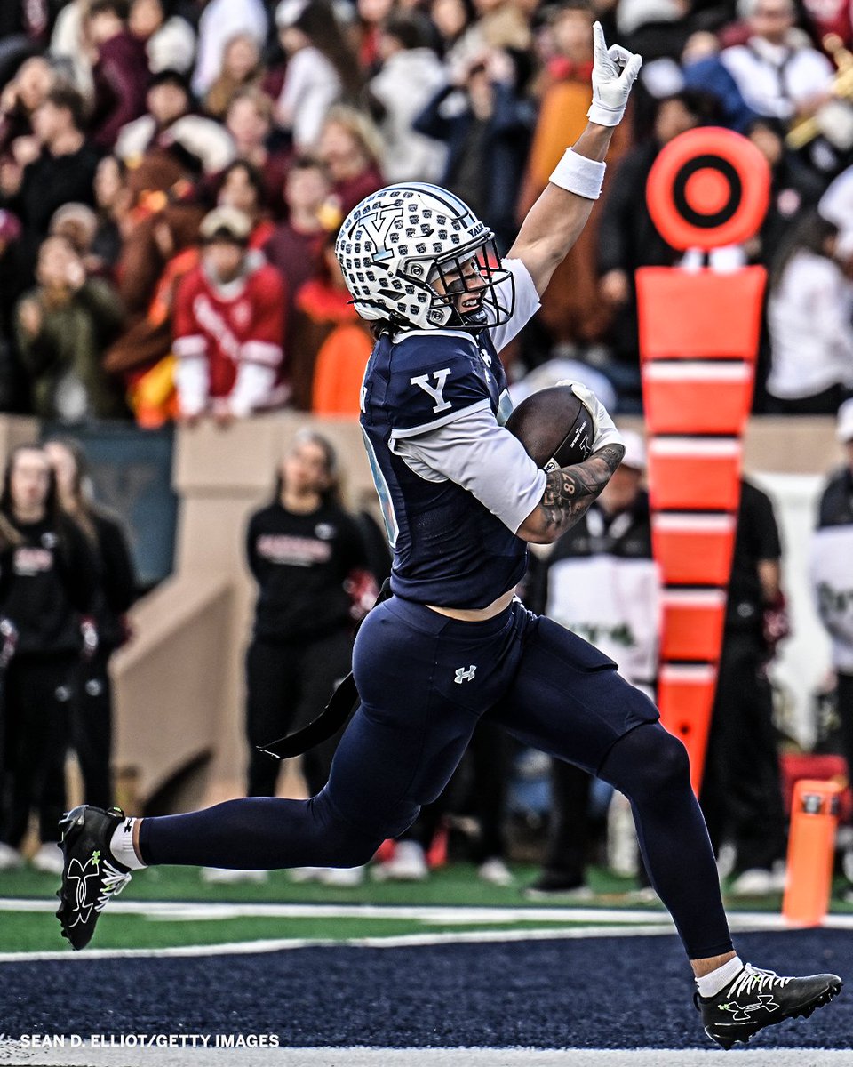 ESPNInsights's tweet image. What a day for the Bulldogs 🔥 

Yale&apos;s 45-28 win over Harvard claims the Bulldogs a share of the Ivy League regular season title and clinches the conference&apos;s FIRST-EVER automatic bid into the FCS playoffs 😤