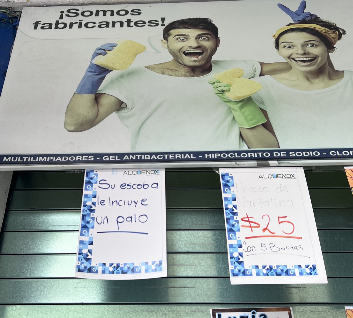 Les tengo de oferta las escobas sobrinos, por si gustan.