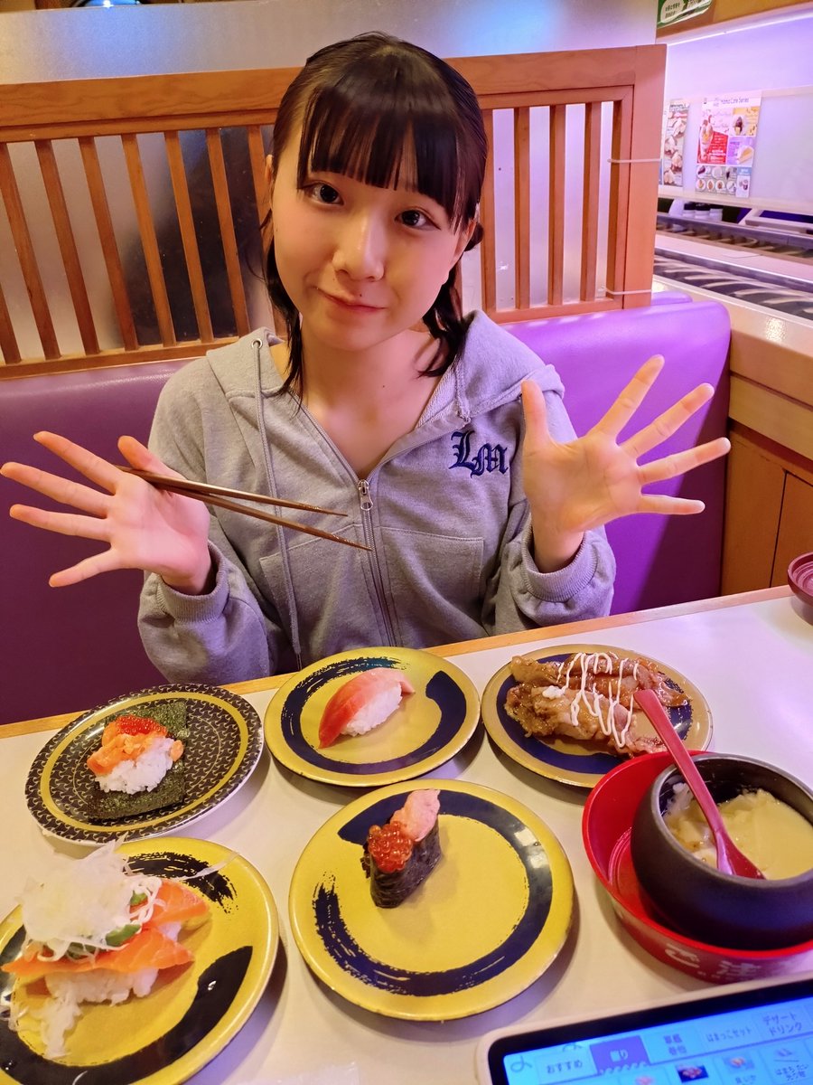 Juna_RKModels's tweet image. おはようございます！

今日はぐんまこどもの国で遊びたいので、朝から行って先に遊ぶぞー！
体とのど温めるぞー！( *˙0˙*)۶

ライブは、
じゅな 11:00、パラシフ 11:30
ぜひ遊びに来てね！(っ ॑꒳ ॑c)