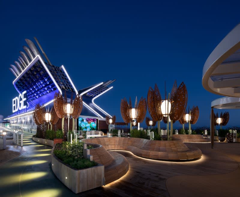 🌟🌿 Discover the stunning Rooftop Garden aboard the Celebrity Edge! This beautiful outdoor space offers a blend of nature and architecture, perfect for unwinding under the stars.  🌌

Contact me today and explore the beauty of the Rooftop Garden! 📞
