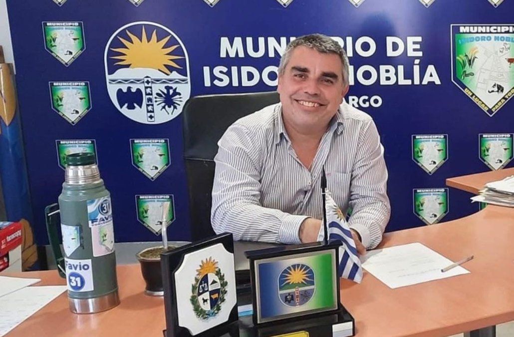 🔴 Finalmente se condenó al ex alcalde de Isidoro Noblía, Favio Freire, por asociación para delinquir y corrupción. Cumplirá ocho meses de prisión y seis de libertad a prueba. Es responsable del otorgamiento de licencias truchas de conducir.