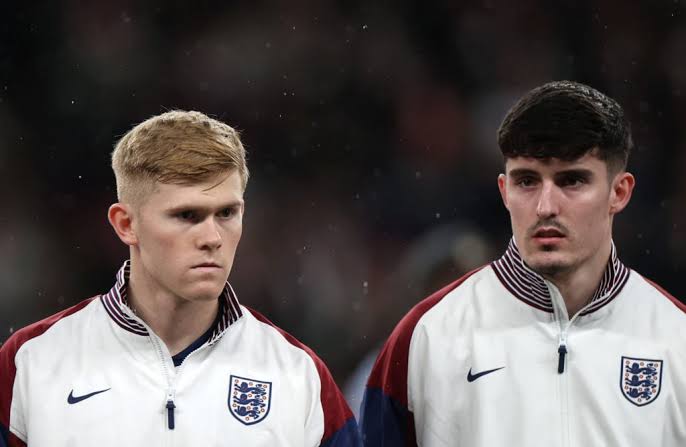 This photo contains the best RB in England and the two best LBs in England.

Thank you for coming to this Ted talk.