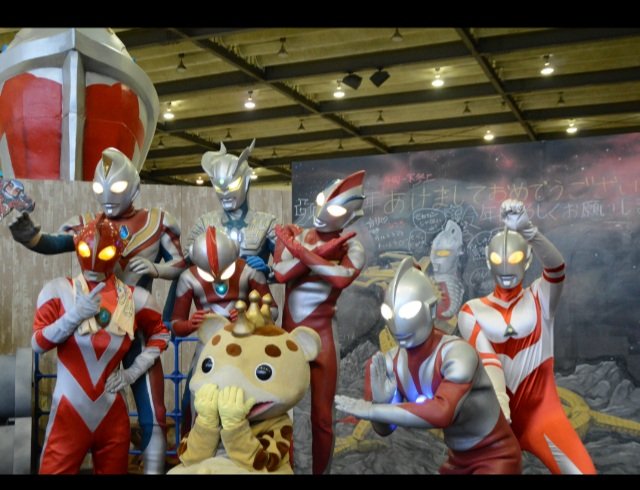 #早朝にウルトラマンの写真を投稿して友達や家族を怖がらせましょう