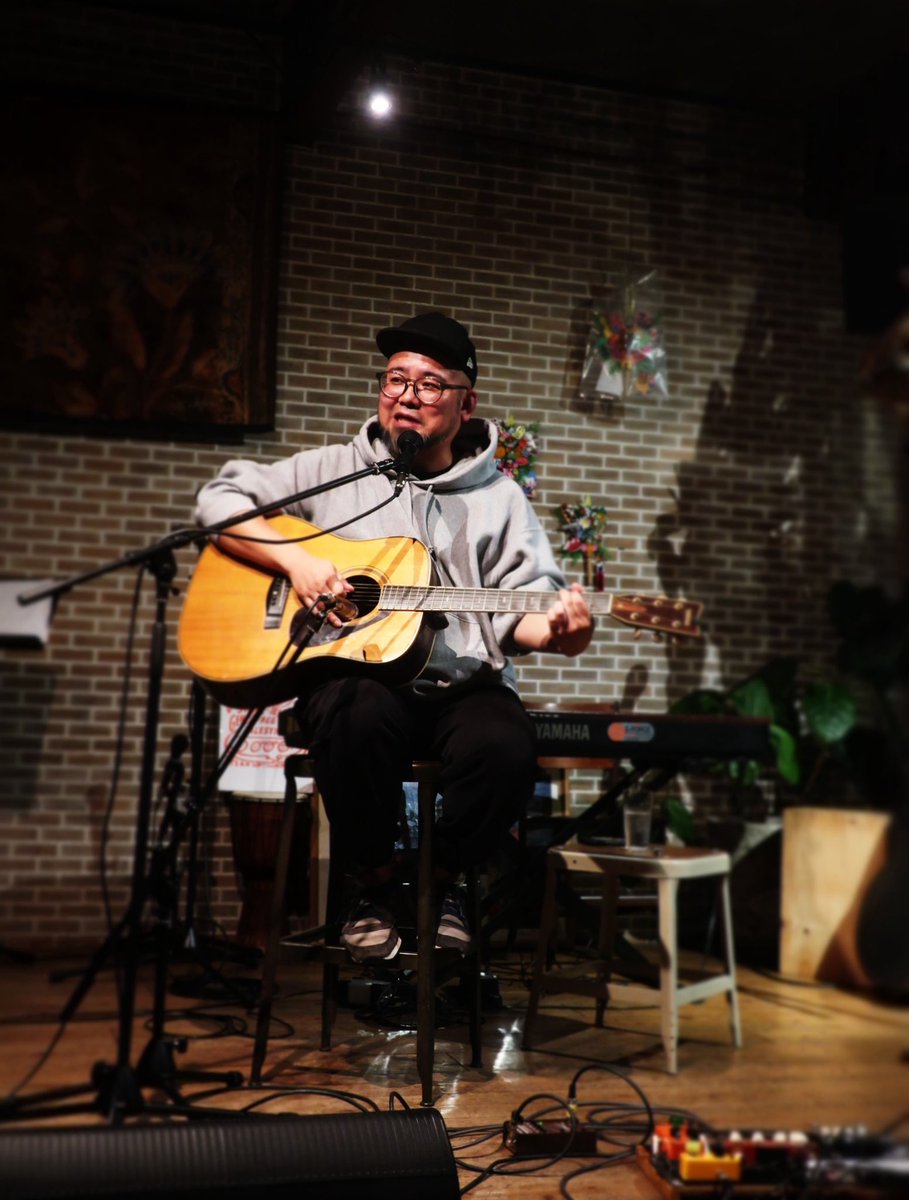 SimerikeRecs's tweet image. Ryo Hamamoto x 佐々木健太郎 x senoo ricky
”Three Crows Tour 2025”
岡山公演@kamp_hostel 
W/ Ami

来てくださった皆様、Amiさん、長谷川さん、kampのみなさん、ありがとうございました。個人的にも、前々からkampで歌ったら楽しそうだなと思ってたので念願叶って良かった。最高の初日になった。