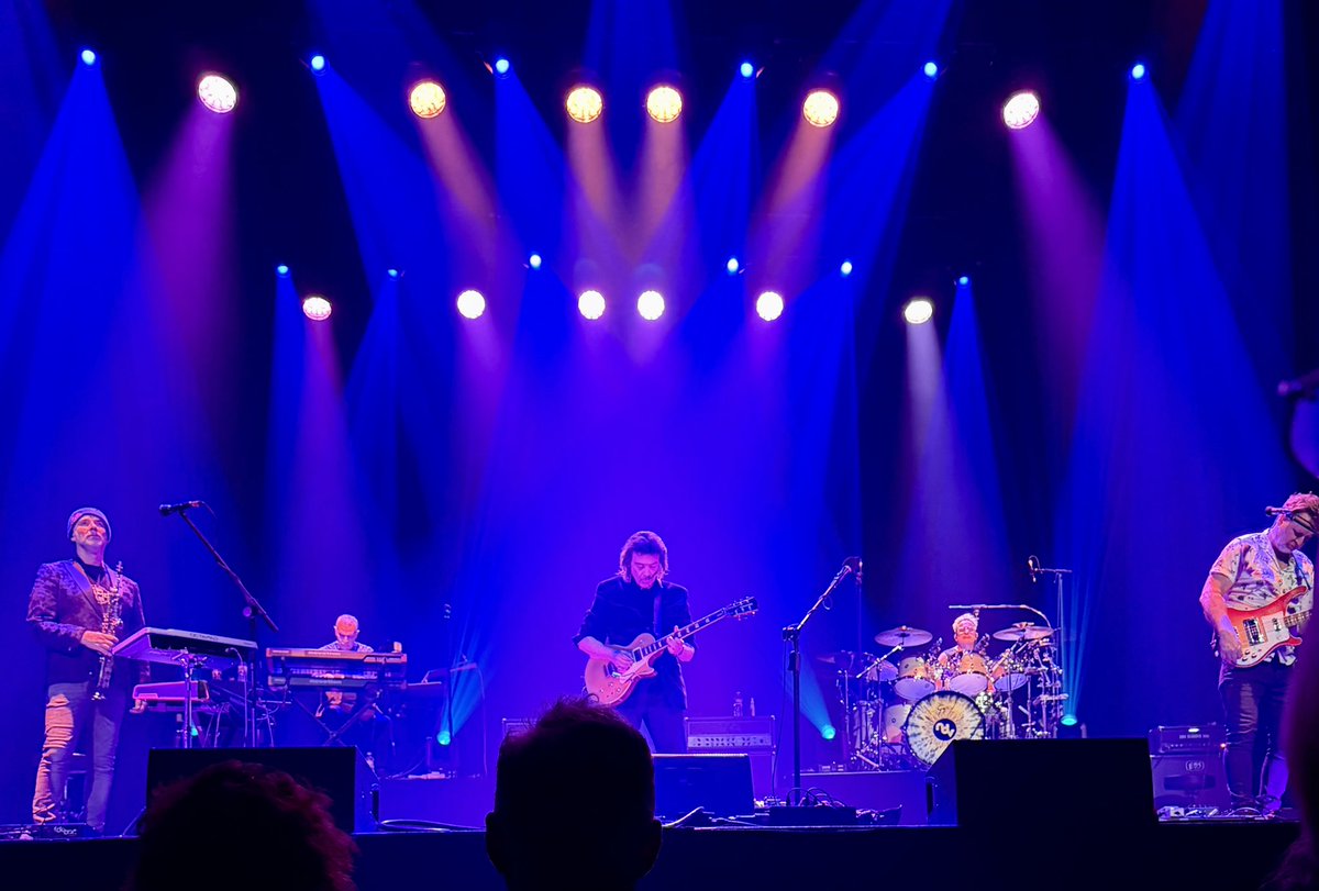 RobbertKangaroo's tweet image. Phenomenal show! Love Hackett and crew!