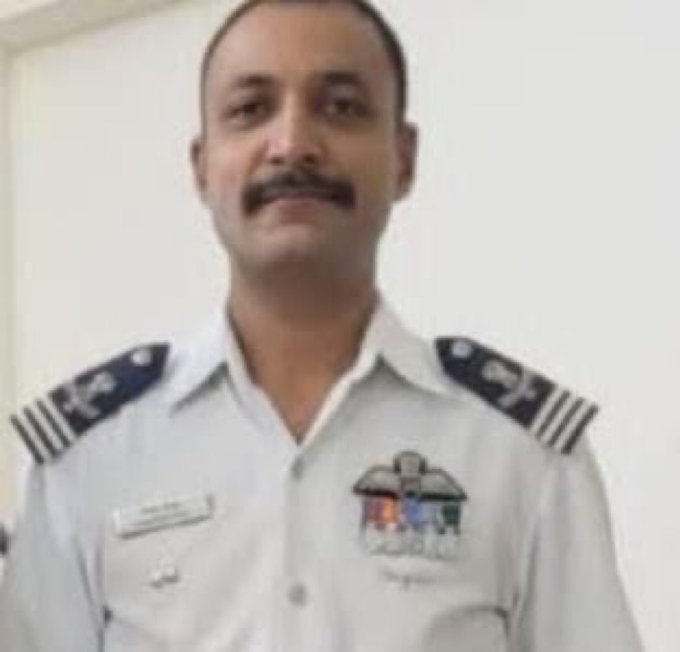 Indrani1_Roy's tweet photo. I don't know why this has affected me so severely. I have cried a few times.

It feels like he was flying for me. On a common mission: Take Tejas and Indian military aviation to world.

I did not know him. Yet, I mourn him.

Travel well, bhai. Phir milenge! https://t.co/JekqNoBjAg