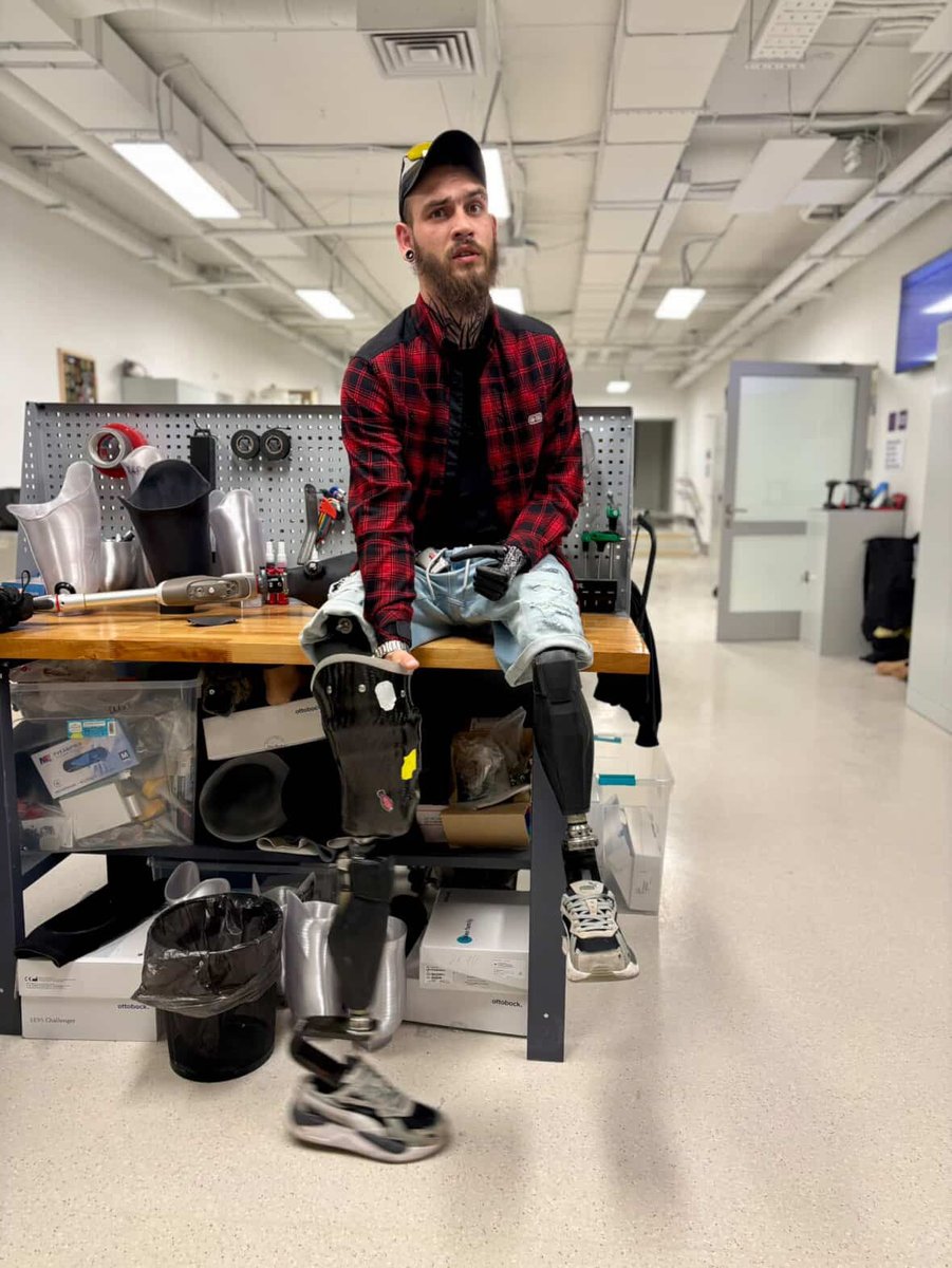 Nalik2307's tweet image. Всіх вітаю
Я Денис , мені 27 років
Ветеран російсько-української війни, доброволь з 2022 року
Втратив три кінцівки, а не жагу до життя
Своїм прикладом допомогою, військовим, цивільним та дітям
Життя після важкої травми є і може бути
Головне знайти себе