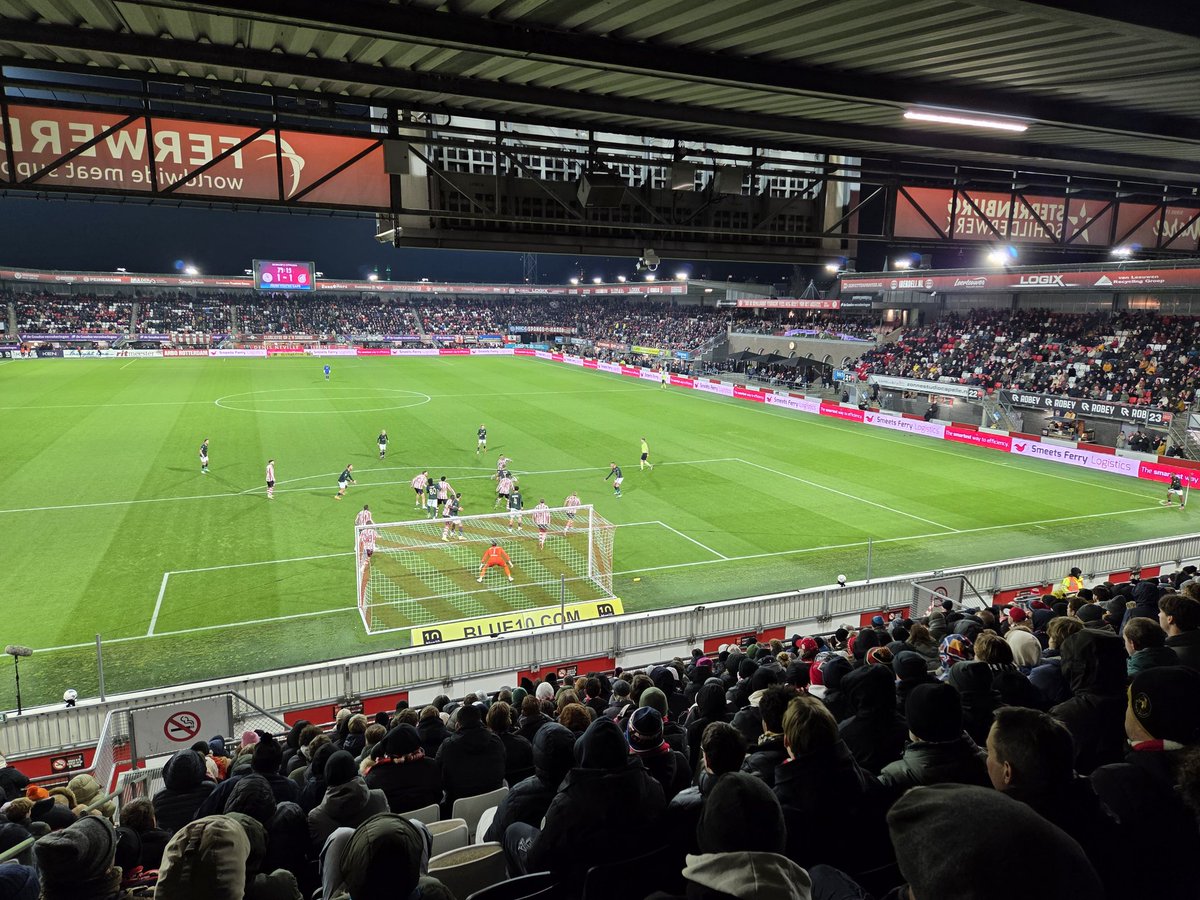 Saturday night action and one off the bucket list as <a href="/SpartaRotterdam/">Sparta Rotterdam</a> hosted <a href="/FortunaSittard/">Fortuna Sittard</a> Het Kasteel has been on my list for a while so nice to finally get to visit it. The fun continues tomorrow with an early train to Friesland #Groundhopping