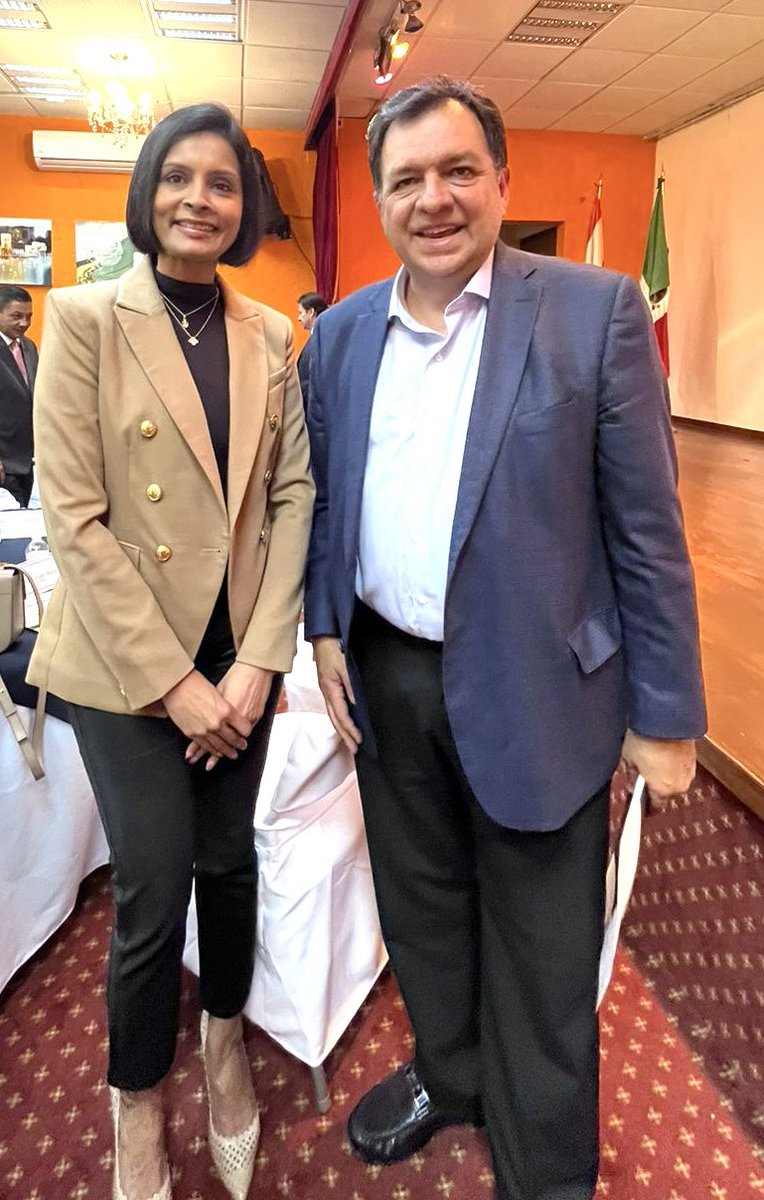 Bajo el liderazgo de Prathibha Rajashekhar CEO de <a href="/SamsClubMexico/">Sam's Club México</a>. Walmart México invertirá $6,000 millones en 2025 para abrir 300 tiendas Walmart y 32 Sam’s Club. Una apuesta histórica que impulsa empleo y desarrollo en México. #Liderazgo #Inversión #WalmartMéxico