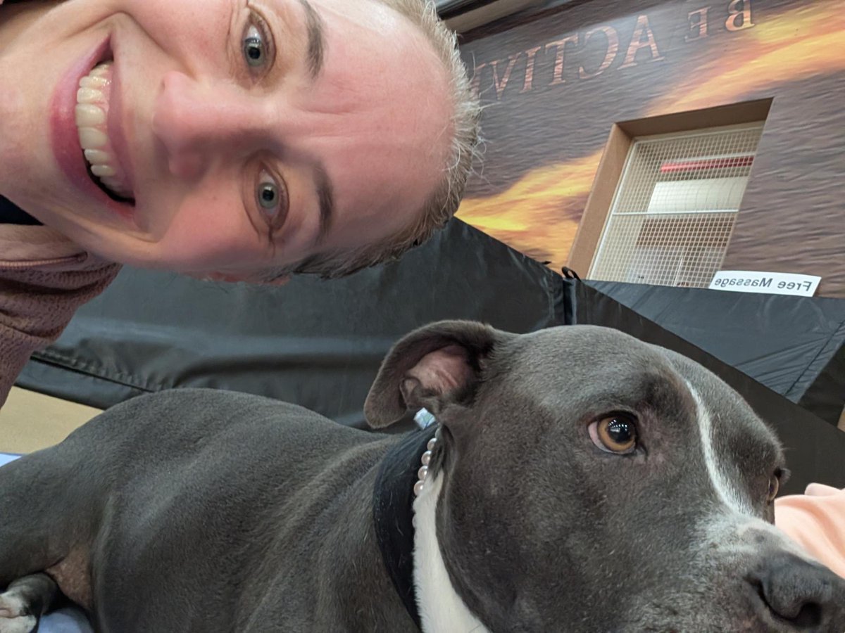 JessicaForMI's tweet image. I had a great time running with some friends at the @WMU turkey trot this morning. Thanks President Kavalhuna and WMU SRC for organizing such a good race