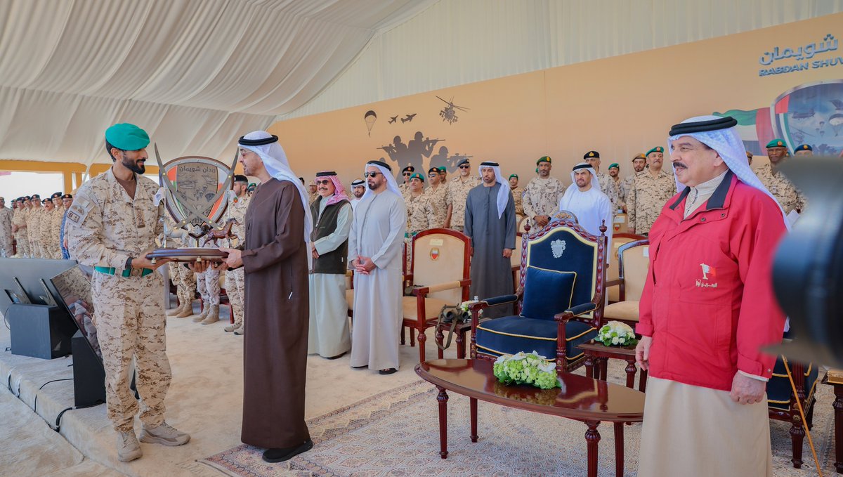 bna_ar's tweet image. جلالة الملك المعظم القائد الأعلى للقوات المسلحة وأخوه سمو رئيس دولة الإمارات العربية المتحدة القائد الأعلى للقوات المسلحة يتفضلان بحضور التمرين العسكري المشترك (التمرين البحريني الإماراتي ربدان شويمان)

tinyurl.com/2n2dx8mh