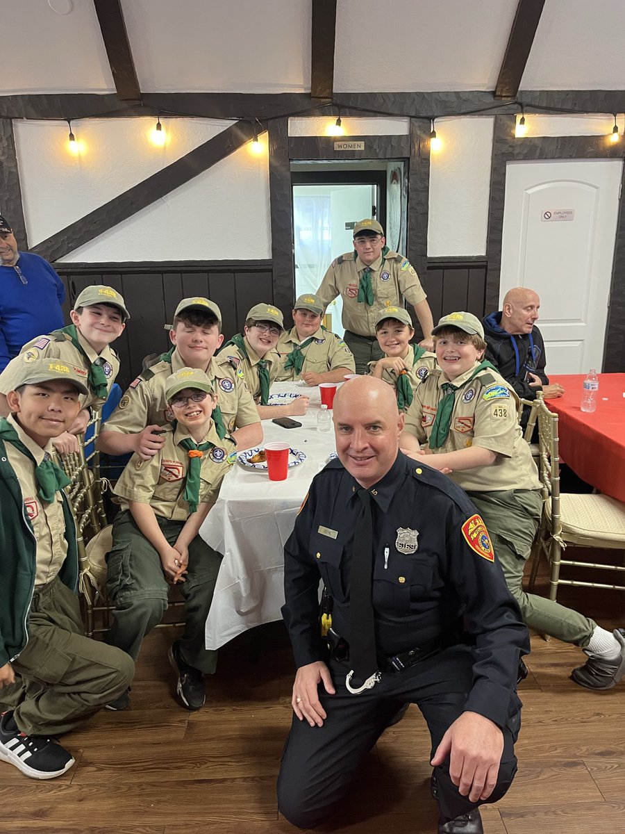 SCPD5thPrecinct's tweet image. Special thank you to Troop 438, Bohemia for honoring our local veterans, police, and first responders. Fifth Precinct officers also had the pleasure of meeting, Edward Tinsdale a 101 year old WW2 veteran. Thank you to all that keep our community safe.💙
