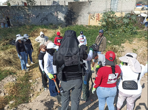 GNocturnaMX's tweet image. #Preliminar El colectivo Madres Buscadoras de Jalisco, realizó el hallazgo del cuerpo de una persona dentro de una fosa localizada en un terreno ubicado sobre la calle Nazareno, entre los cruces de Helenio y Almendra, en la colonia Lomas del Sur de Tlajomulco #GuardiaNocturna