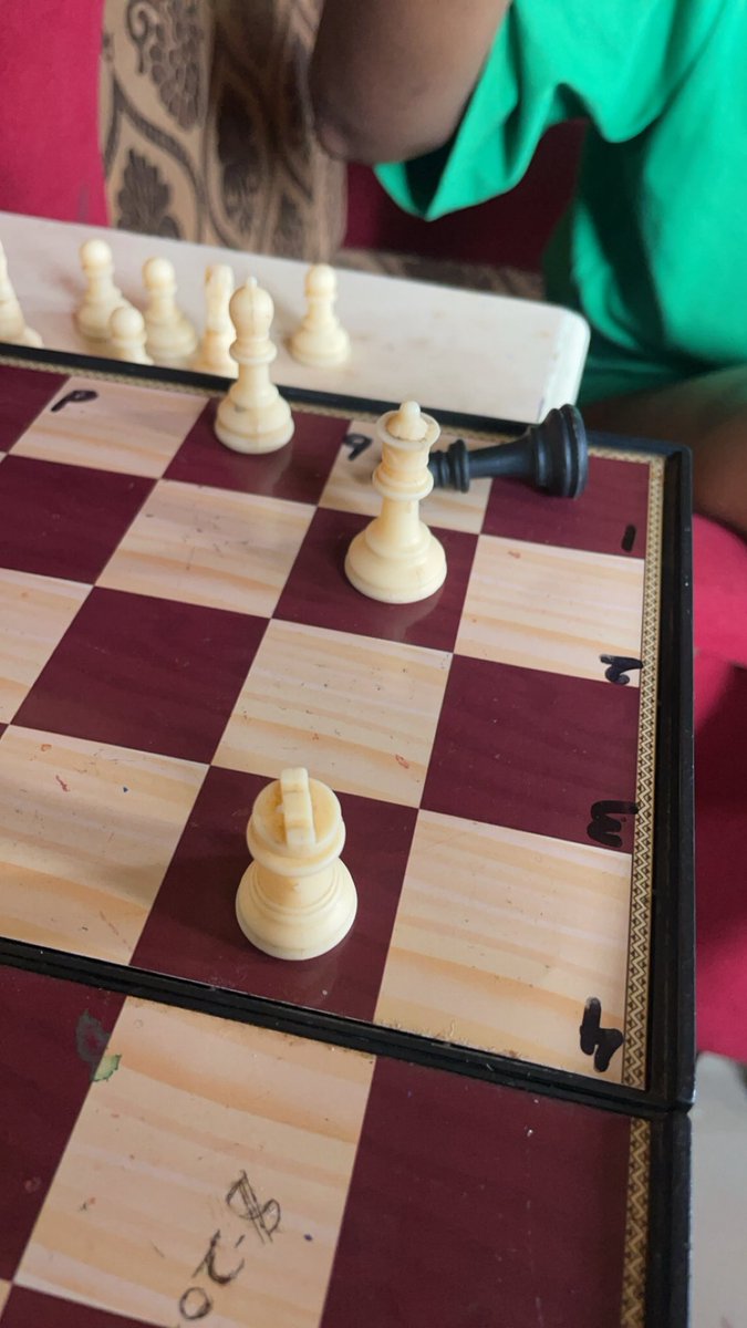 ella765345's tweet image. How did her king fall?

#chess #chesshumor #chesspunks #boardgames