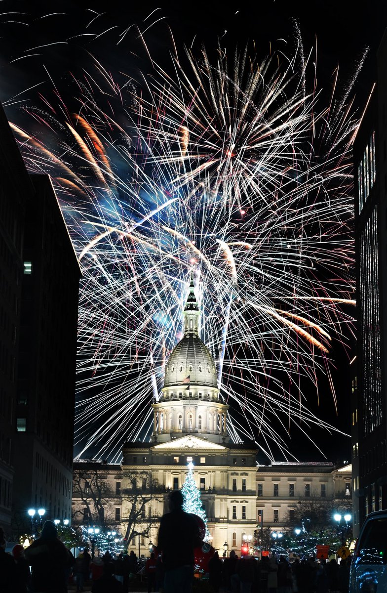 SilverBellsintheCity tweet media