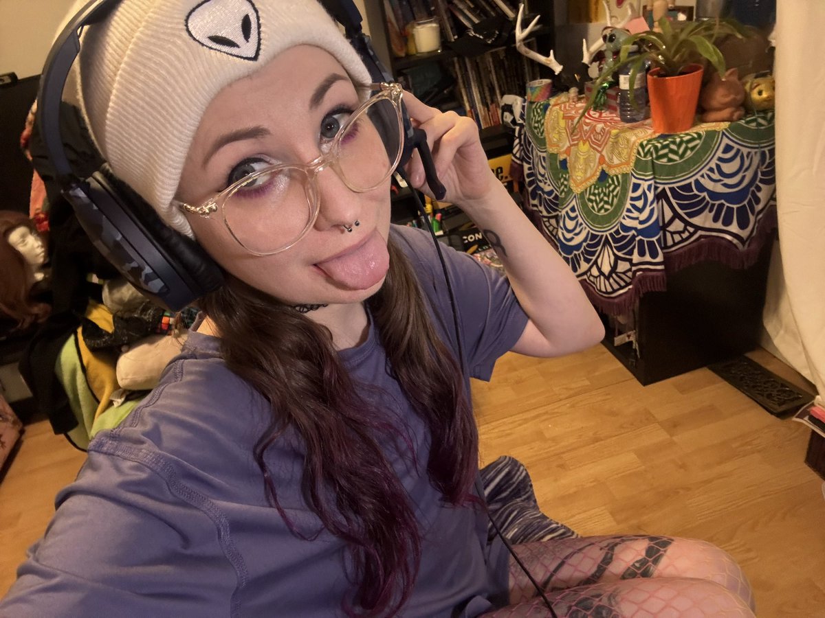 Come game with me! #cultofboo #gamergirl #streamer #contentcreator #raver 

twitch.tv/djboocifer