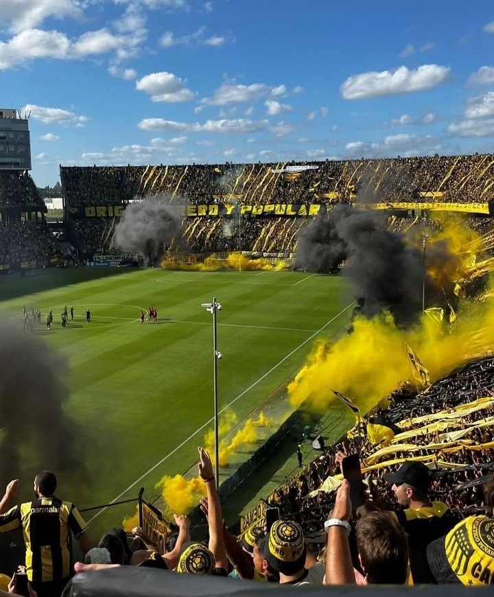 LodeonCAP's tweet image. Mañana será el único clásico que podremos disfrutar en condición de local en el año.
Una cita con la historia del club más grande y popular del país.

13 : 30hs lo empezamos a jugar desde afuera con +de 40 mil hinchas.

Ganar y pegar primero en casa.

PONGA HUEVO Y VAYA AL FRENTE