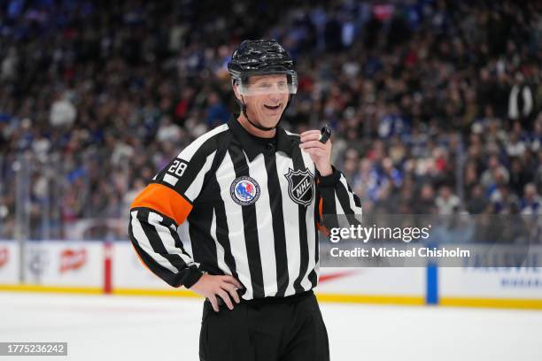 HabsGazette's tweet image. Tonights matchup between @CanadiensMTL and the @MapleLeafs

Will be called by your referees: 

Chris Lee &amp;amp; Justin Kea 

and Lines persons: 

Ryan Daisy &amp;amp; Libor Suchanek

#GoHabsGo #MontrealCanadiens #TorontoMapleLeafs