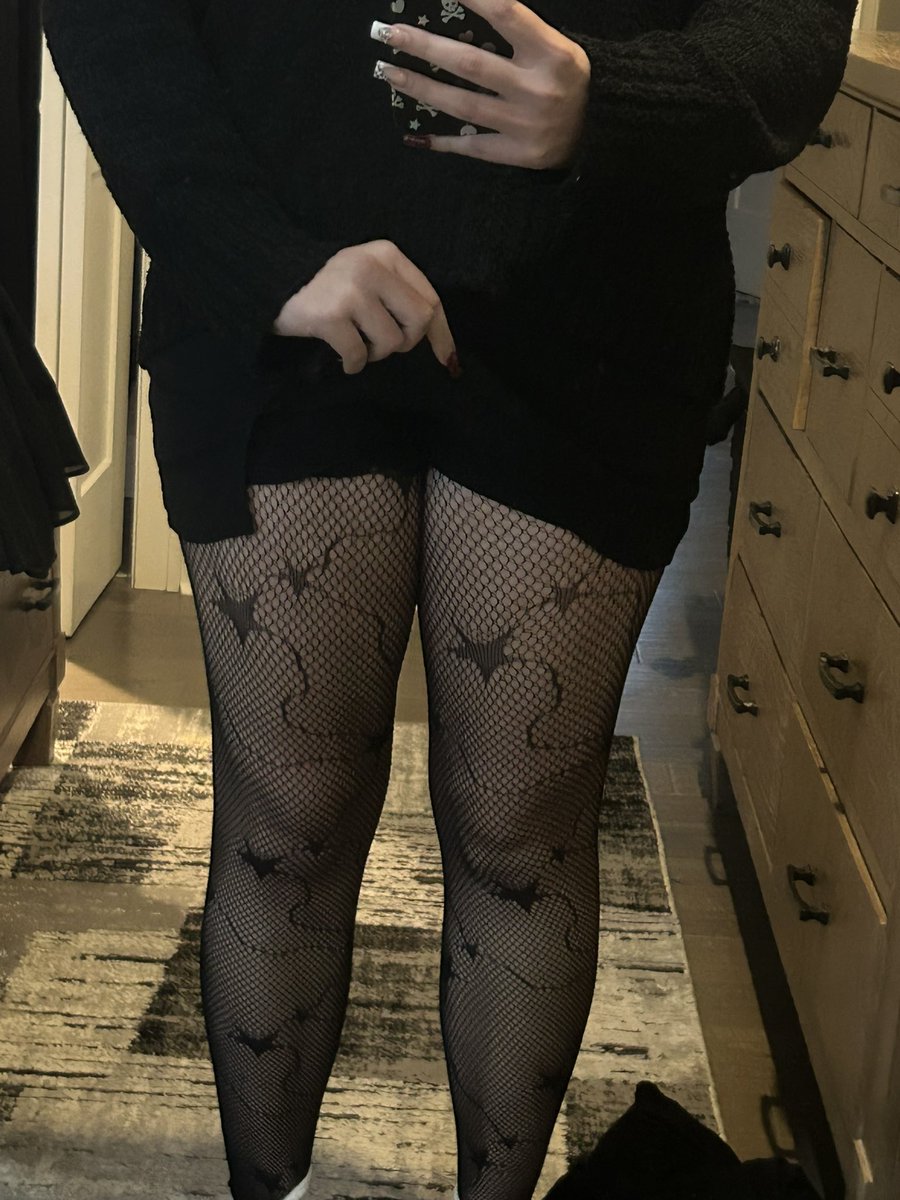 my legs touching sm hurts my feelings