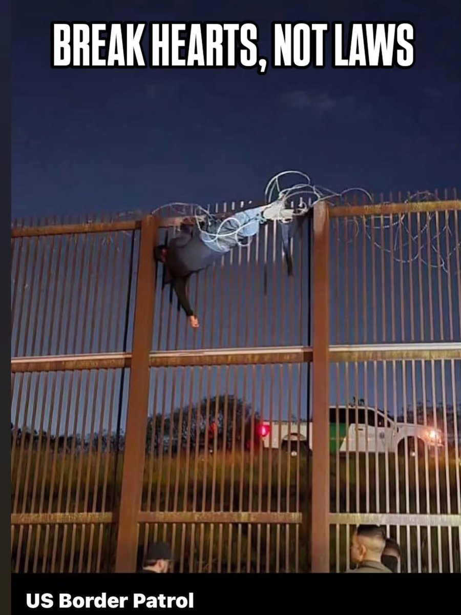 luckyvato213's tweet photo. 🚨 a person got stuck in razor wire as he attempted to break into the US 🇺🇲 through the US/MEXICO southern border.
Rumor has it, he's still there
.
#bobwire #borderwall #cbp #ice https://t.co/b9CEZqiysL
