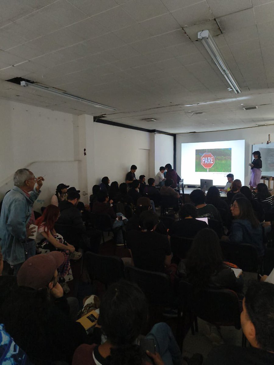 CulturaenBta's tweet photo. Bogotá vive su cultura 24/7 en los Distritos Creativos.🥳
Hoy, en el Teusaquillo, activamos #FotoLab 📸, un laboratorio práctico que fortalece el ecosistema creativo y amplía el impacto del Primer Encuentro Internacional de Investigación y Creación en Fotografía, Tiempo y Ciudad, de la @BogotaUNAL.
Esta experiencia de creación colaborativa y producción fotográfica fue posible gracias a la Invitación Cultural #ColaboratoriosLocales, que abre nuevas oportunidades de aprendizaje y sigue impulsando una ciudad que crea, comparte y vive la cultura a toda hora 🌃.