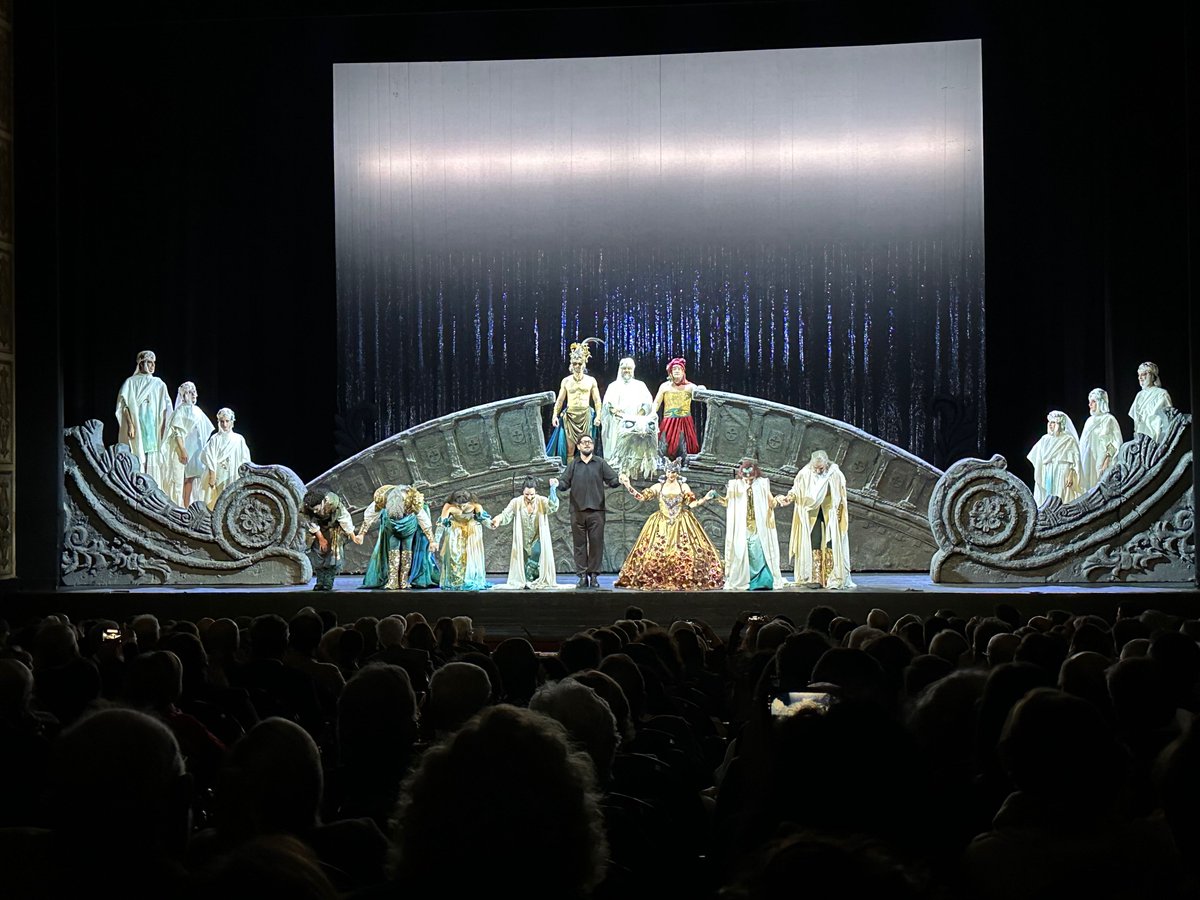 RamonSobrino1's tweet photo. Estupendo cierre de las funciones de #OrlandoFurioso en @operaoviedo 
#JoneMartinez @serenamezzosop @ERamirezMezzo @ShakedBar #ArnaudGluck #CesarSanMartin #MariaZoi
#AaronZapico @zapicopablo @formaantiqva 
@OFIL_Orquesta @Intermezzocoros 
@teatrolafenice 
Pronto, #Rigoletto_OVD https://t.co/g9VObXo6Cw