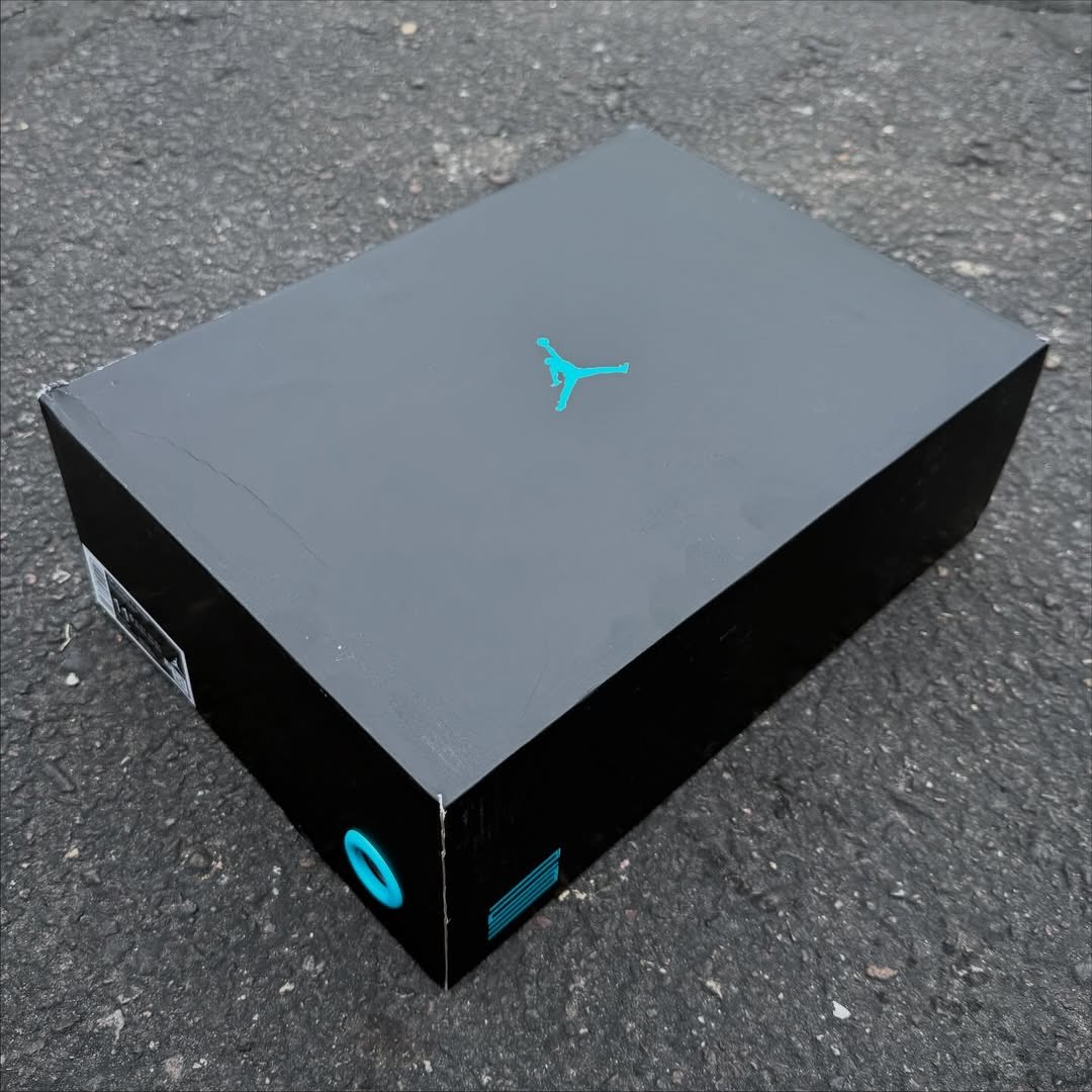 Nike Air Jordan 11 "Gamma" 🥶

• $230 
• Family sizing
• December 13th