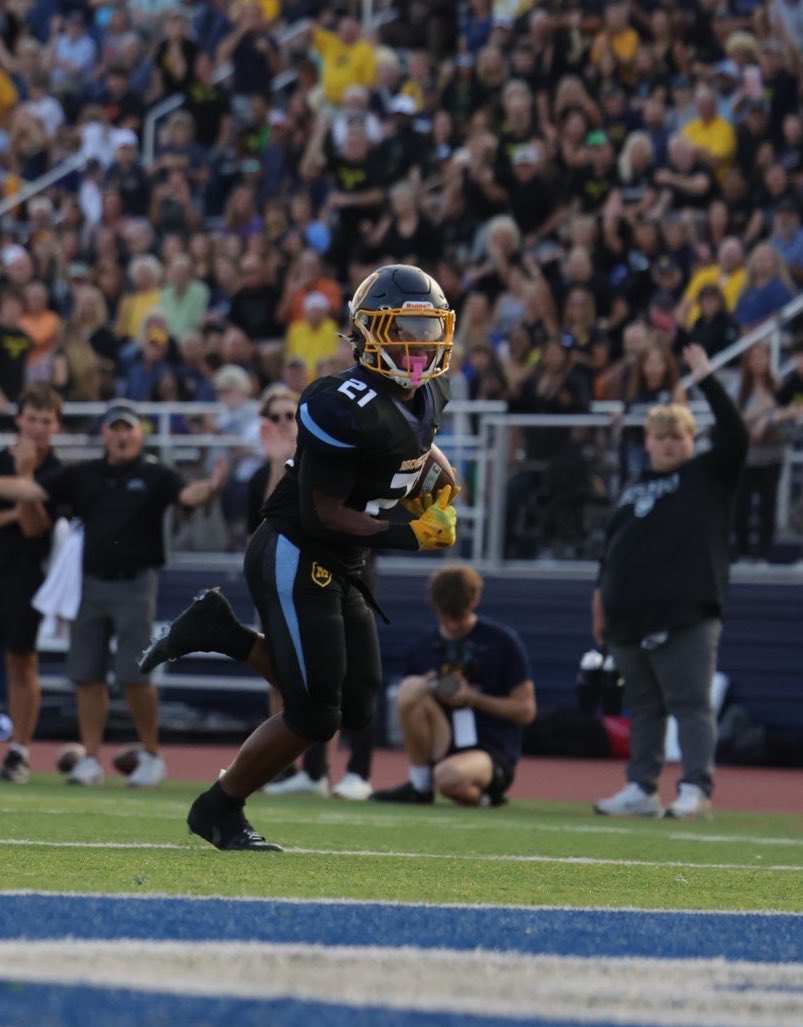 Check out my SENIOR SEASON HIGHLIGHTS ‼️
⚠️( looking for an opportunity)⚠️
🥈Team all conference 
YPC 5.6
Car 65 
Yds 365
TD 5
500 all purpose yards 
<a href="/Coach_B10/">Bert Bathiany V</a> <a href="/BJ43653801/">BJDwyer</a> <a href="/MoellerFootball/">Archbishop Moeller Football</a> <a href="/CoachGray70/">Chris Gray</a> 
hudl.com/v/2TFMKr