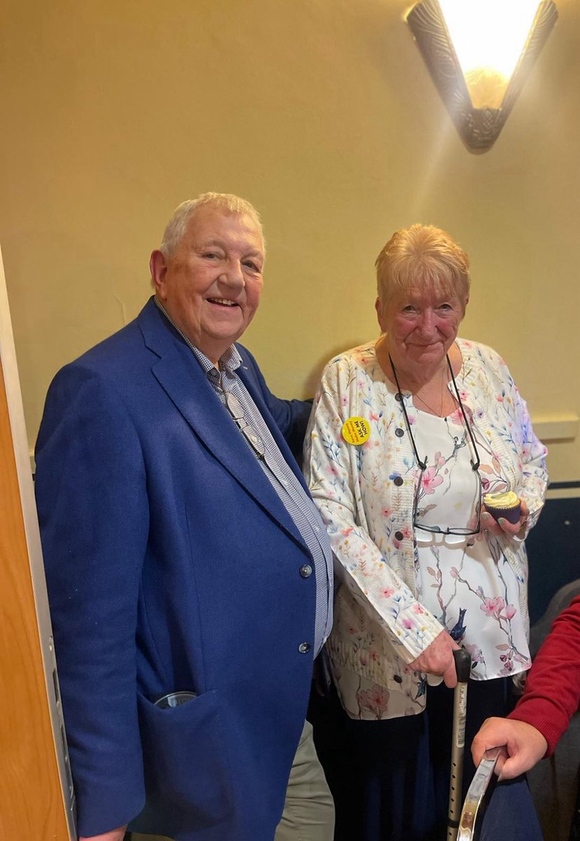 deargem's tweet image. Today’s reason to smile……….fabulous afternoon celebrating @valadaway_ surprise special birthday, this is your life was brilliant. Remembering Roland Ratzenburger #Cake #Motorsport #FormulaFord #Silverstone #Racing #UW #Birthday #40+40 #Surprise xxx