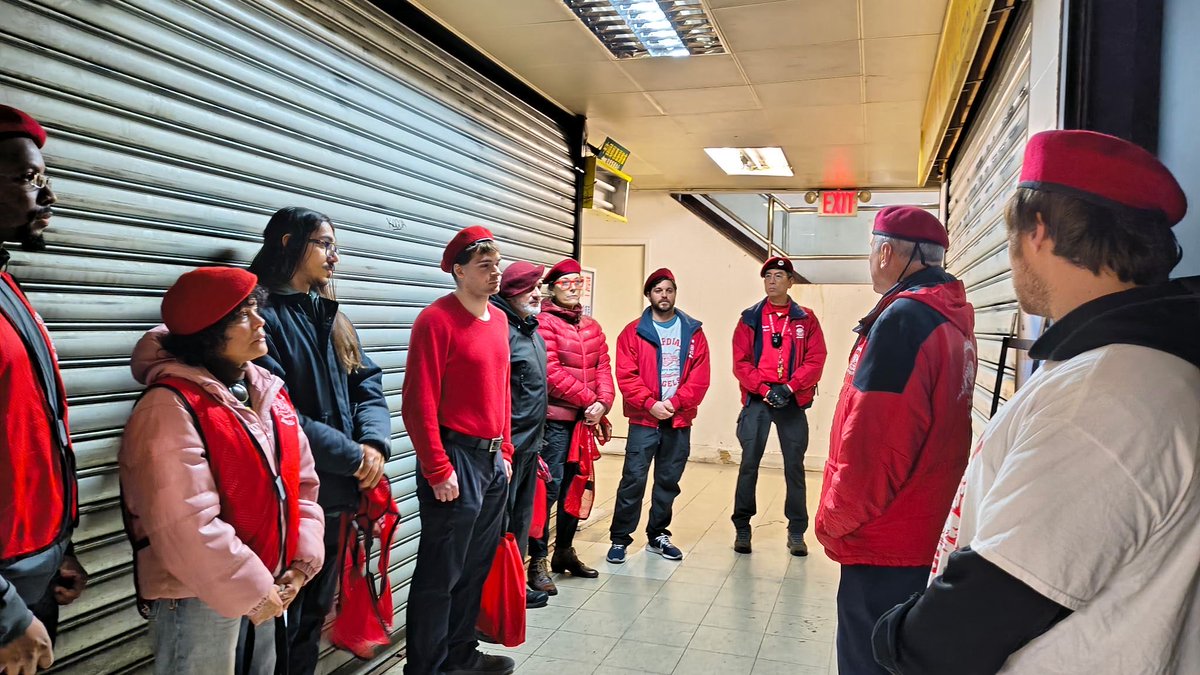 CurtisSliwa's tweet image. Our newest Guardian Angels are training in winter homeless outreach as more New Yorkers seek shelter and are often in need of medical help or Narcan.

Tonight our team moved through Sarah D Roosevelt Park for street outreach. We found a man who was completely non responsive and…