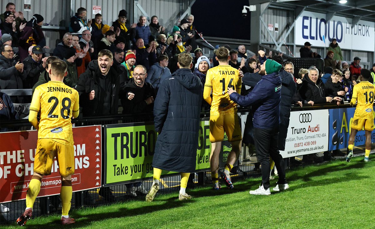 suttonunited's tweet image. Done the distance and left with three points 💪

Thank you for your outstanding support in Cornwall today and get home safe 💛
