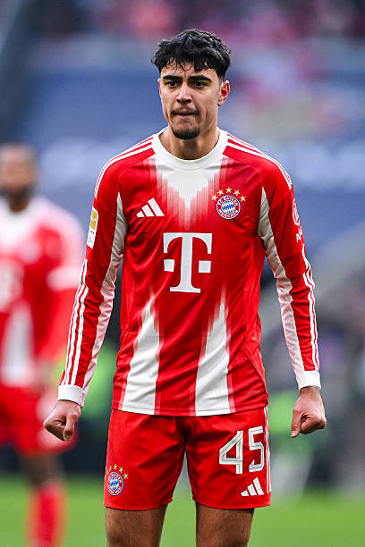 Aleks Pavlović à propos de Lennart Karl : 

« Je n'ai jamais rencontré un coéquipier aussi sûr de lui à cet âge. C'est un joueur fantastique. C'est un vrai plaisir de jouer avec lui. Je n'ai que des compliments à faire à son sujet. »

[<a href="/kerry_hau/">Kerry Hau</a>]

#FCBayern || #FCBSCF ||