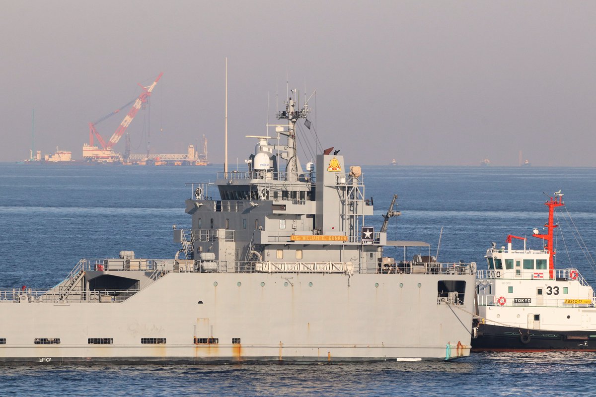 panamaru2's tweet image. 曳航されながら横浜航路を進む #アメリカ陸軍輸送科 所属の #LSV #Logistics_Support_Vessel #General_Frank_S_Besson_Jr_class 8隻の4番艦 #LTG_William_B_Bunker ファンネルに #アメリカ陸軍輸送科 の #連隊徽章 が見えます 本艦は1988年3月 #VT_Halter_Marine で竣工しました
202511