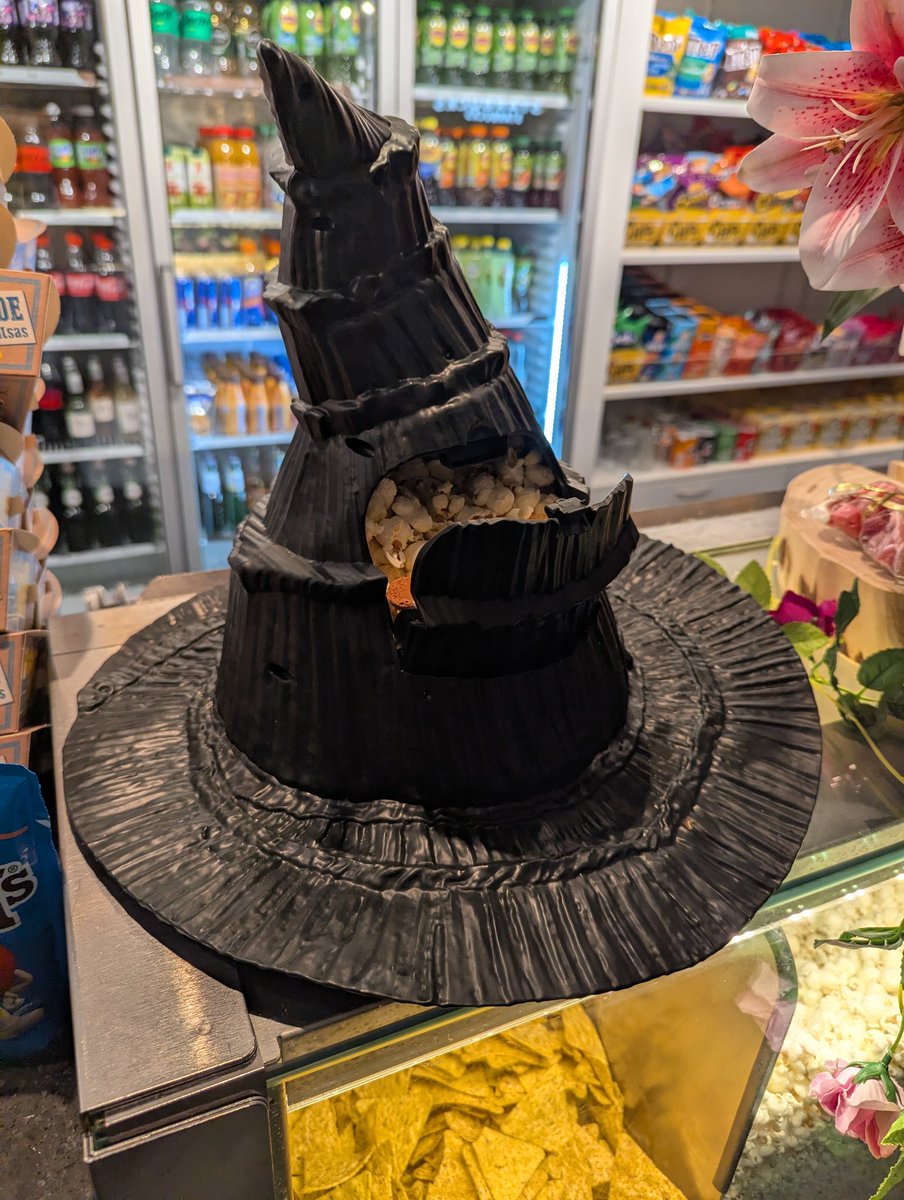 Dataforce's tweet image. #WickedForGood time with @Femke90! After a year of waiting, this one was also amazing. No good deed was so good! Also look at this cool popcorn hat!