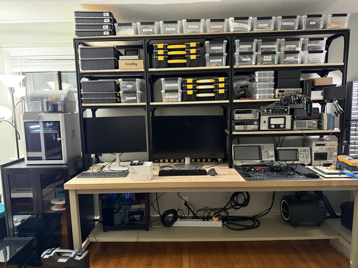 thePhDTinkerer's tweet image. Homelab move completed, happy with how it turned out 
#electronics #electricalengineering #tinkerer #tinkerers #electronicsworkshop #solderingstations #solderingstation #electronicsworkspace #handtools #electronicsengineering  #toolsofthetrade  #circuitdesign #electronicsprojects