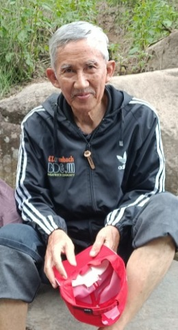 PRFMnews's tweet photo. RT @ningfrance

#InfoOrangIlang
Telah hilang Bapak Wawan Setiawan 
usia 74 thn Sabtu pagi 22 November 2025 

pamit pergi memakai baju hitam topi merah, naik sepeda warna orange abu.  Kondisi ayah kami demensia (pikun)

 Jika menemukan mohon hubungi: Eggy 081220421955  mengantarkan beliau ke Jl. Antapani 9 no.14 Bdg