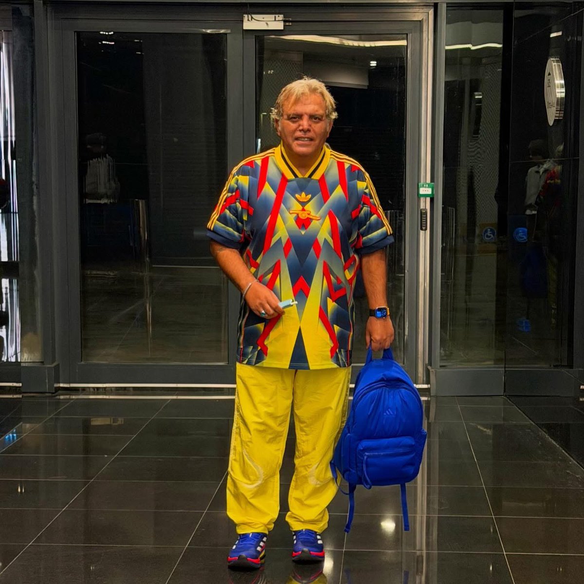 LÜE TV 💙🫡🤜🏼🤛 
Beni değil , <a href="/lue_tv/">LÜE TV</a> edin ..