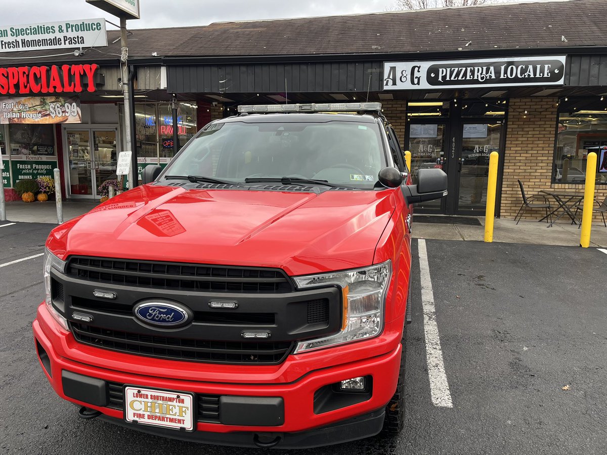 LS6FD's tweet image. Mama Russo’s Pizza for your donations and keeping our over 30 volunteers that helped make today a success.
#smokedetectorcheck
#soundthealarm
#FireSafety