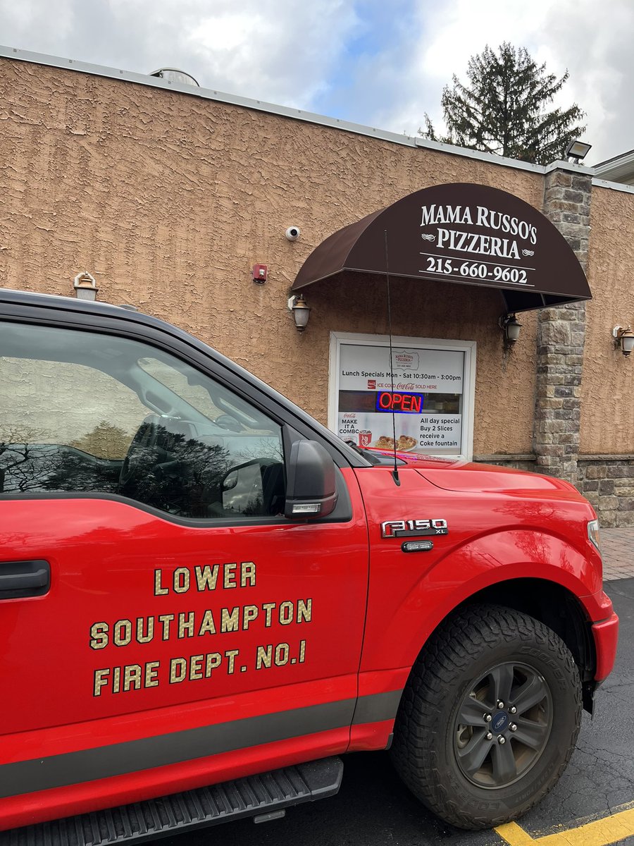 LS6FD's tweet image. Mama Russo’s Pizza for your donations and keeping our over 30 volunteers that helped make today a success.
#smokedetectorcheck
#soundthealarm
#FireSafety