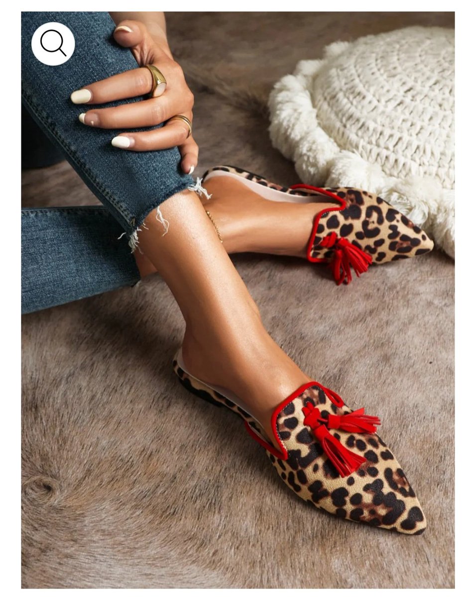 navium_exuro's tweet image. I&apos;m on the fence about the green velvet wedges - I think I just like the style. The velvet is meh.