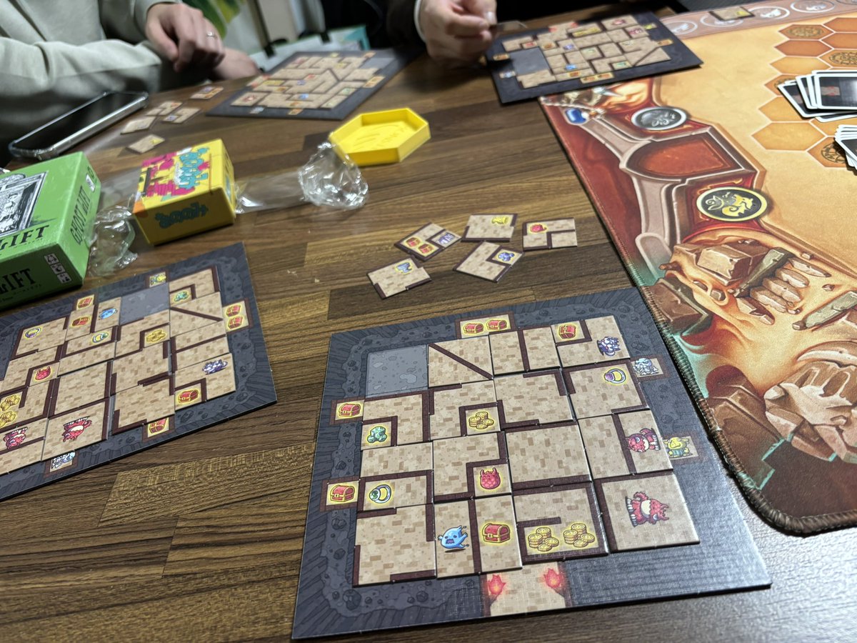 【だんだんダンジョン】

ローグライクダンジョン生成ゲーム
インストガチの1分だ…笑

モンスターとエンカしない神ダンジョンを作ったるぜ！！

→あ。🫢
奥に抜ける道作れなくなった。このダンジョンの価値は 1点です（）ほげぇぇぇぇ！！

みんな同じパネル使ってるのにどうしてこうなった🤣