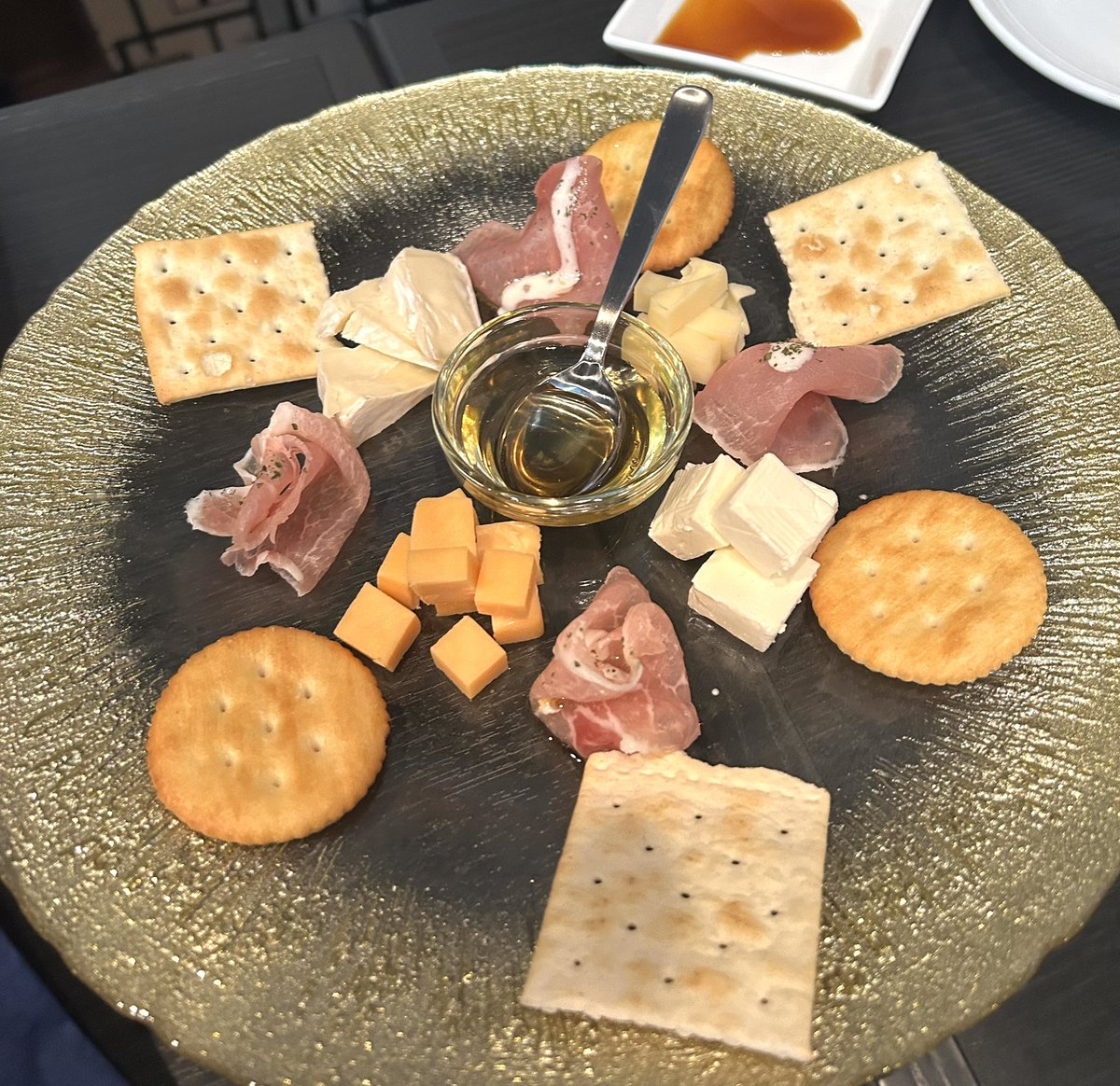 aichu5087's tweet image. 11/22夜。ダブルM氏と飯飲み。2人のリクエストで もんじゃ焼きで乾杯🍻2次会は海鮮レストランで再度の乾杯😊

#もんじゃ酒場だしや池袋東口店