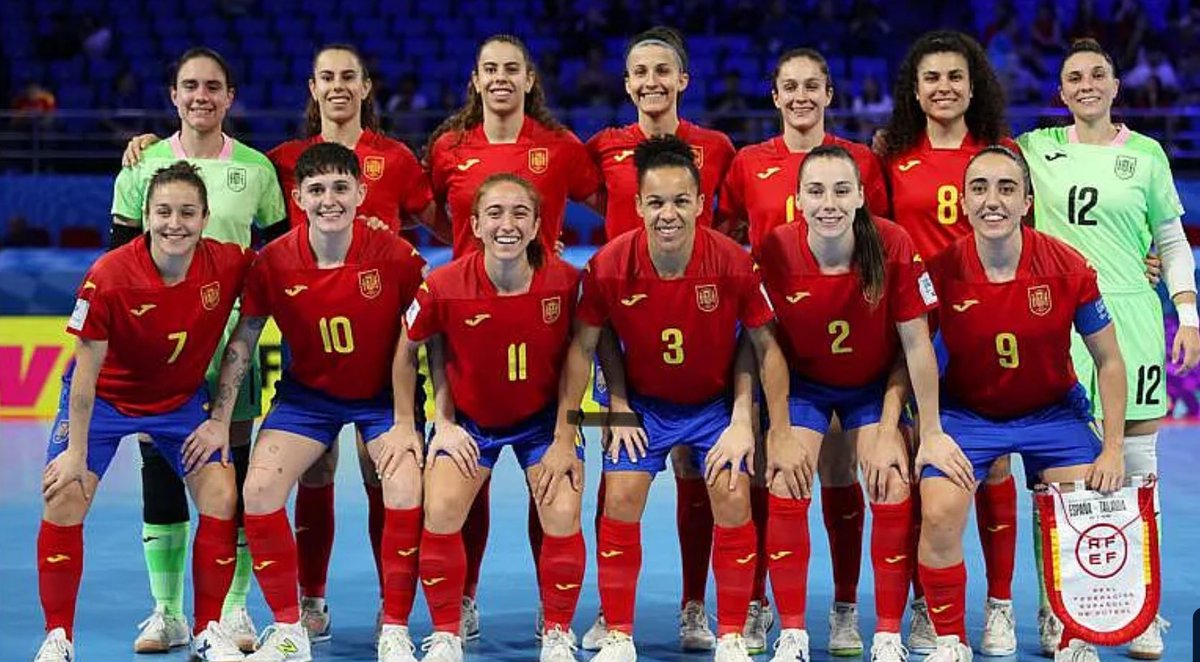 Un gran gol de Vane Sotelo abrió la cuenta de España en el Mundial. Luego se sumaron los goles con ADN Futsi, dos de ellos de Laura Córdoba, desde Navalcarnero, y se sumaron Irene y María Sanz. Felicidades.