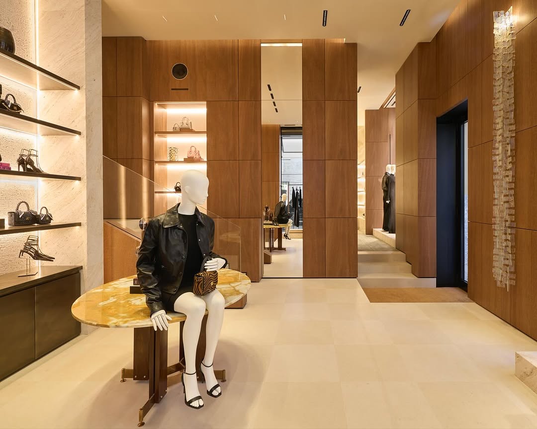 cppluxury's tweet image. AMIRI opens in Milan its first boutique in Europe (Via della Spiga)

#AMIRI #Milan #luxuryfashion #luxurybags #luxury #fashion #luxuryretail #luxuryboutique #luxuryshopping