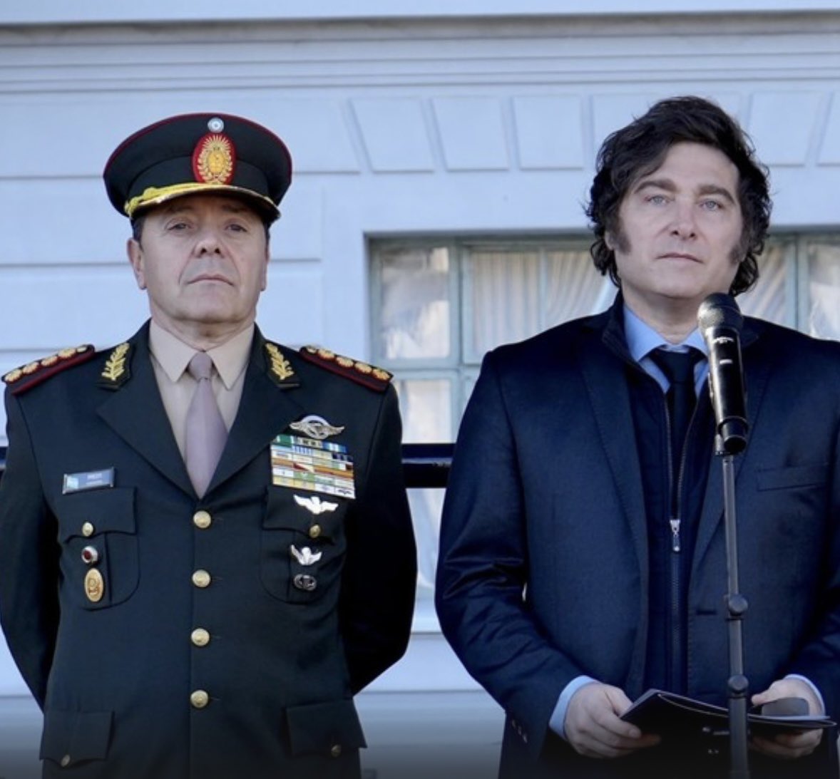 porqetendencias's tweet image. &quot;GENOCIDA&quot;

Porque Javier Milei nombró Ministro de Defensa al hijo del genocida Roque Alberto Presti, encargado de tres centros clandestinos durante la dictadura e imputado por 53 crímenes de lesa humanidad