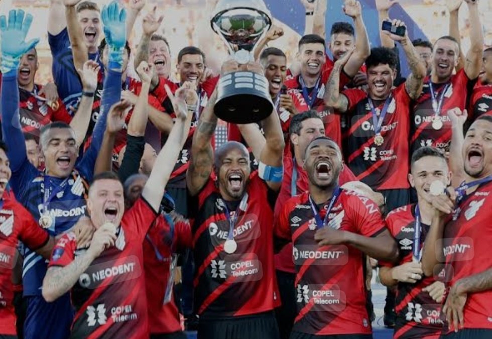 HenStockler's tweet image. &quot;Qualquer um ganha Sulamericana&quot;

Ganha mesmo?

Bragantino não ganhou em 2021.
São Paulo não ganhou em 2022.
Fortaleza não ganhou em 2023.
Cruzeiro não ganhou em 2024.
Atlético MG não ganhou em 2025.

Os que tem tentado não tem conseguido depois de 2018. Outros átomos que são…