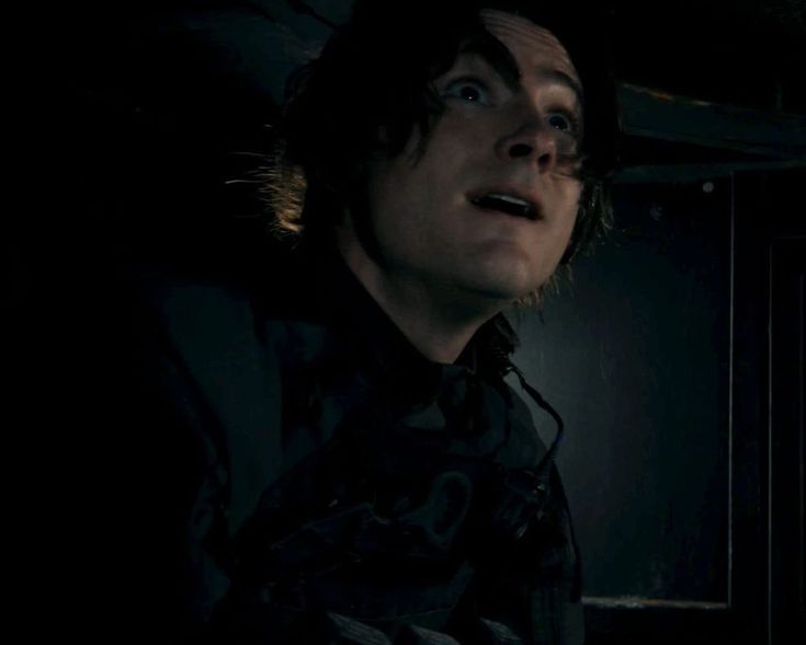 Mia Winters is next to get a kiss from Robert!

"Honestly- you kinda freak me out... but you are also very pretty soooooo."