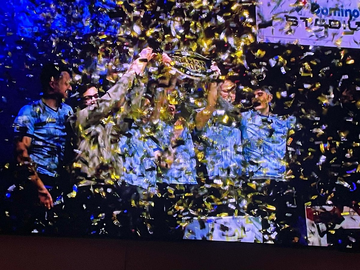 iriafg7's tweet photo. Congratulations guys! I'm sorry I couldn't be there today, but I'm so happy for you. You're the best! Lots of love and hugs from Galicia! Comeeeee oooooonnn!! 😱🤘🏻💙 @Sn1lle2 @ClickTheNik @HydraWasTaken @ShyCarrylol @Daanilol_ @DeaddShadoww @LoLFosky @lolaqsept https://t.co/6i9RgQRjY1