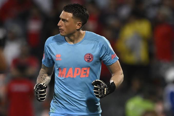 TAPÓ UN MANO A MANO EPICO
ATAJÓ 3 PENALES

EL MEJOR ARQUERO DEL PAÍS, NAHUEL LOSADA