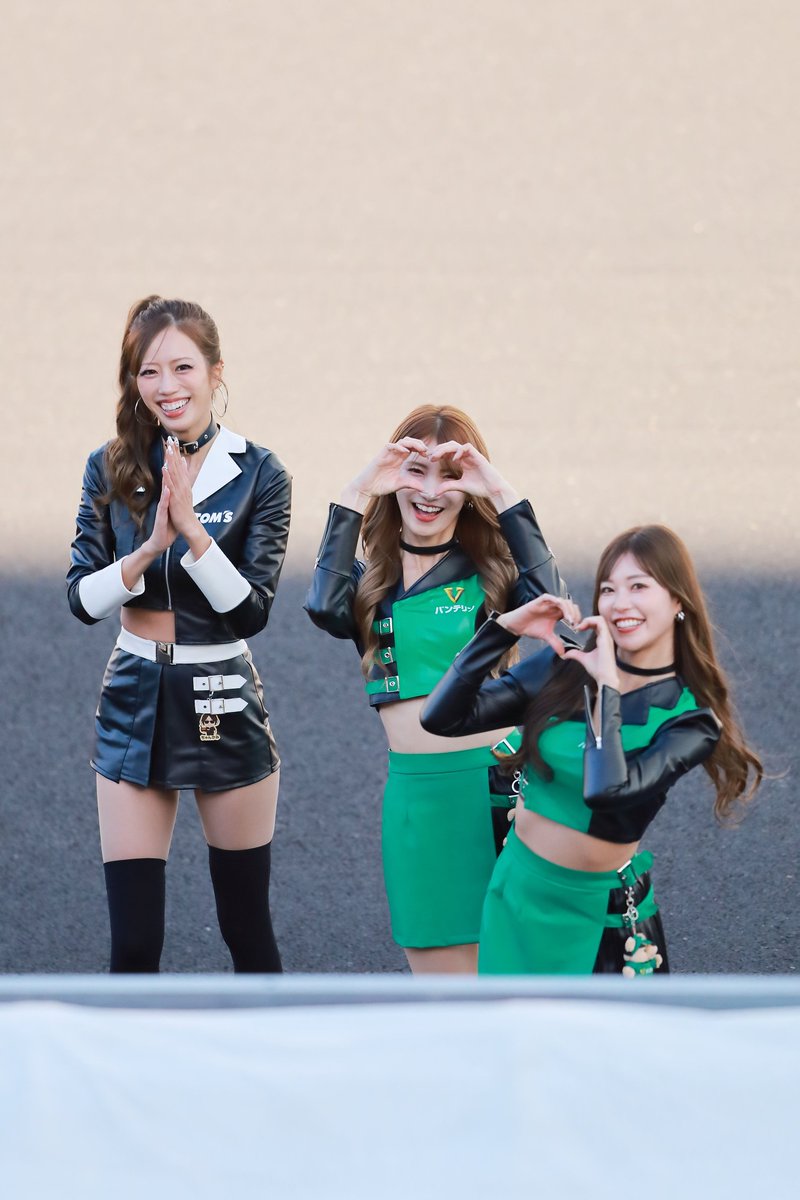 kazuyoppy's tweet image. 2025.11.22 スーパーフォーミュラ 第11戦 鈴鹿
スタート進行✨

VANTELIN TEAM TOM’S 
バンテリンビューティー
#辻門アネラ さん(@tsujikado_anera) 
#阿比留あんな さん(@anna_abirun) 
TOM’Sアテンダント
#央川かこ さん(@kako_6717)
後ろからもらい目線有難うございました🫶